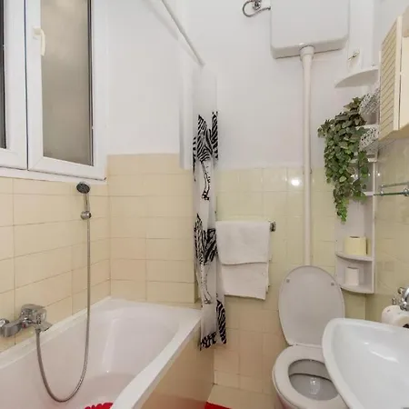 Central Apartment Apartman